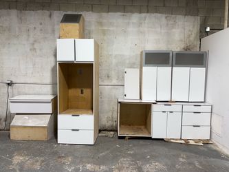 FREE Kitchen Cabinets / Storage Cabinets – Must Pick Up Tomorrow