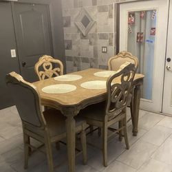 Expandable Dining room table