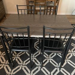 Dining Room Table & 4 Chairs