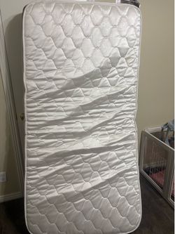 Twin size bed and box spring