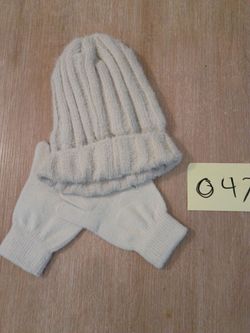 Light Gray Knit Beanie and Mittens Set super thick super soft keep you warm mama