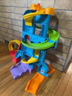 Fisher-Price Little People Multi-Level Car Ramp Playset