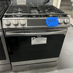 Samsung 30” Slide In Gas Range With Air Fry New Scratch And Dent 