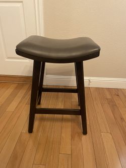 HOMEGOODS STOOL GENTLY USED