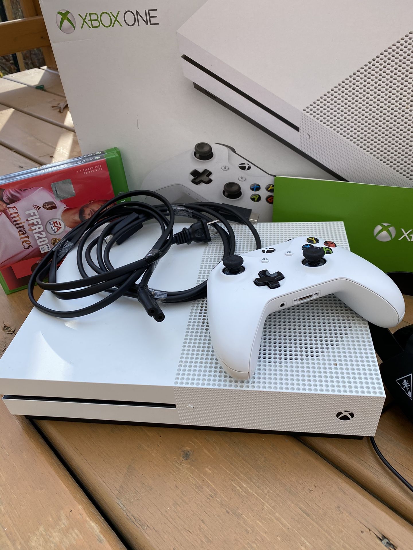 Xbox One s 500gb Used 10times At Most Like New for Sale in Ypsilanti