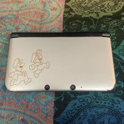 Nintendo 3DS XL Year of the Luigi Edition