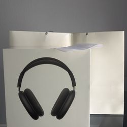 New Airpod Max Space Grey W/ Receipt, Bag and Charger