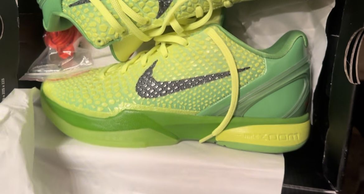 Grinch Kobe’s! DEAD STOCK! 