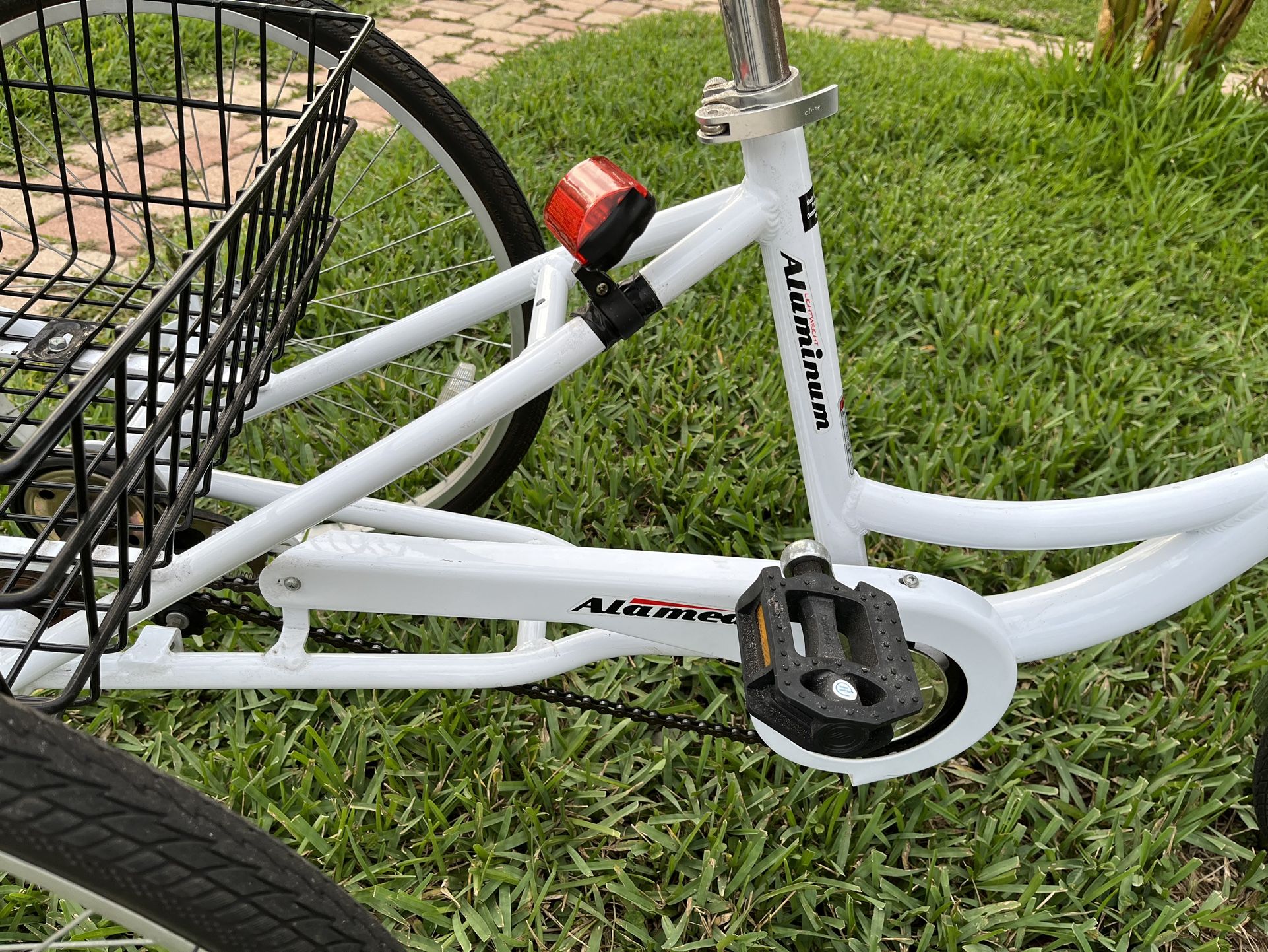 Adult Kent Alameda White 26” Tricycle 3 Wheels 1-Speed for Sale in