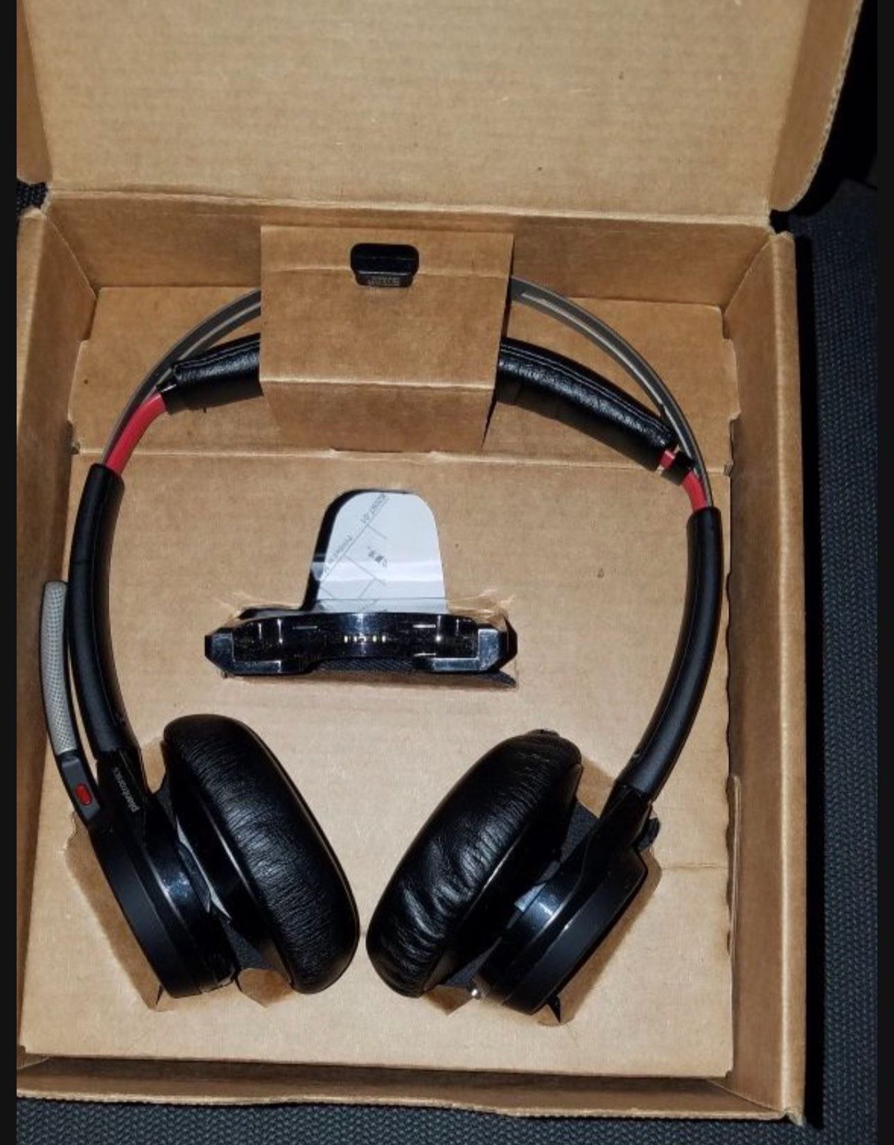 Plantronics Voyager Focus Bluetooth Headset Noise Cancelling Microphone Call Center With Dock