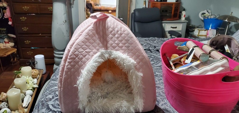 Cat Bed Very Soft Has Toy Hanging From The Door And A Thick Pad Inside