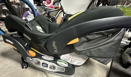Chico Infant Car Seat With Base