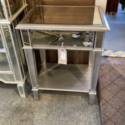 Set Of 2 Mirrored Nightstands W/ 1 Drawer  SKU  VVZH16
