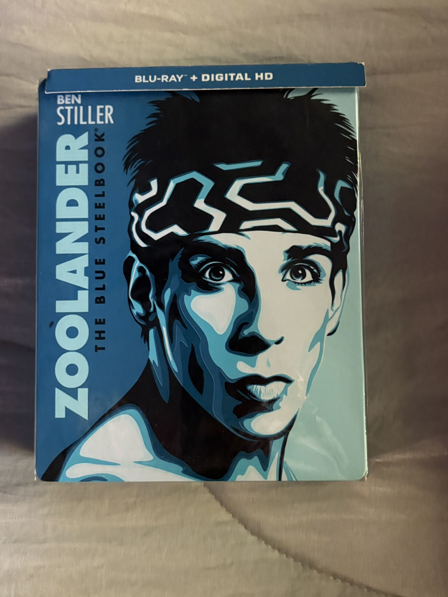 Zoolander Blu-ray + Digital HD Steelbook With Wig