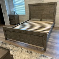 Queen Size Platform Bed Frame - Gray Reclaimed Pine 