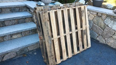 Free Pallets/ or firewood