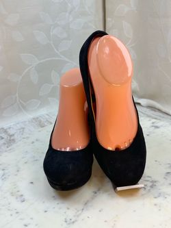 a.n.a Women Kenny Wedge Pumps Size 8W Black Faux Suede Round Toe Office Dress