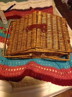 Wicker picnic basket