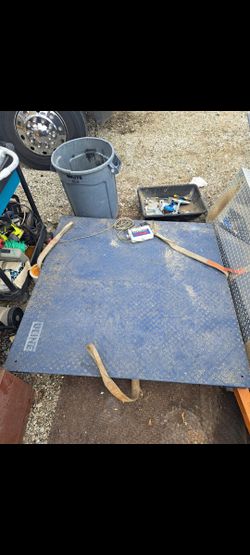 Uline 5x5 10,000 Pound Scale