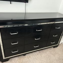 Used Furquhart 9 - Drawer Dresser