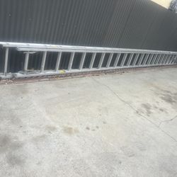 Escalera de 48 pies de aluminio, casi nueva buena marca, mira lo que vale en el Home Depot