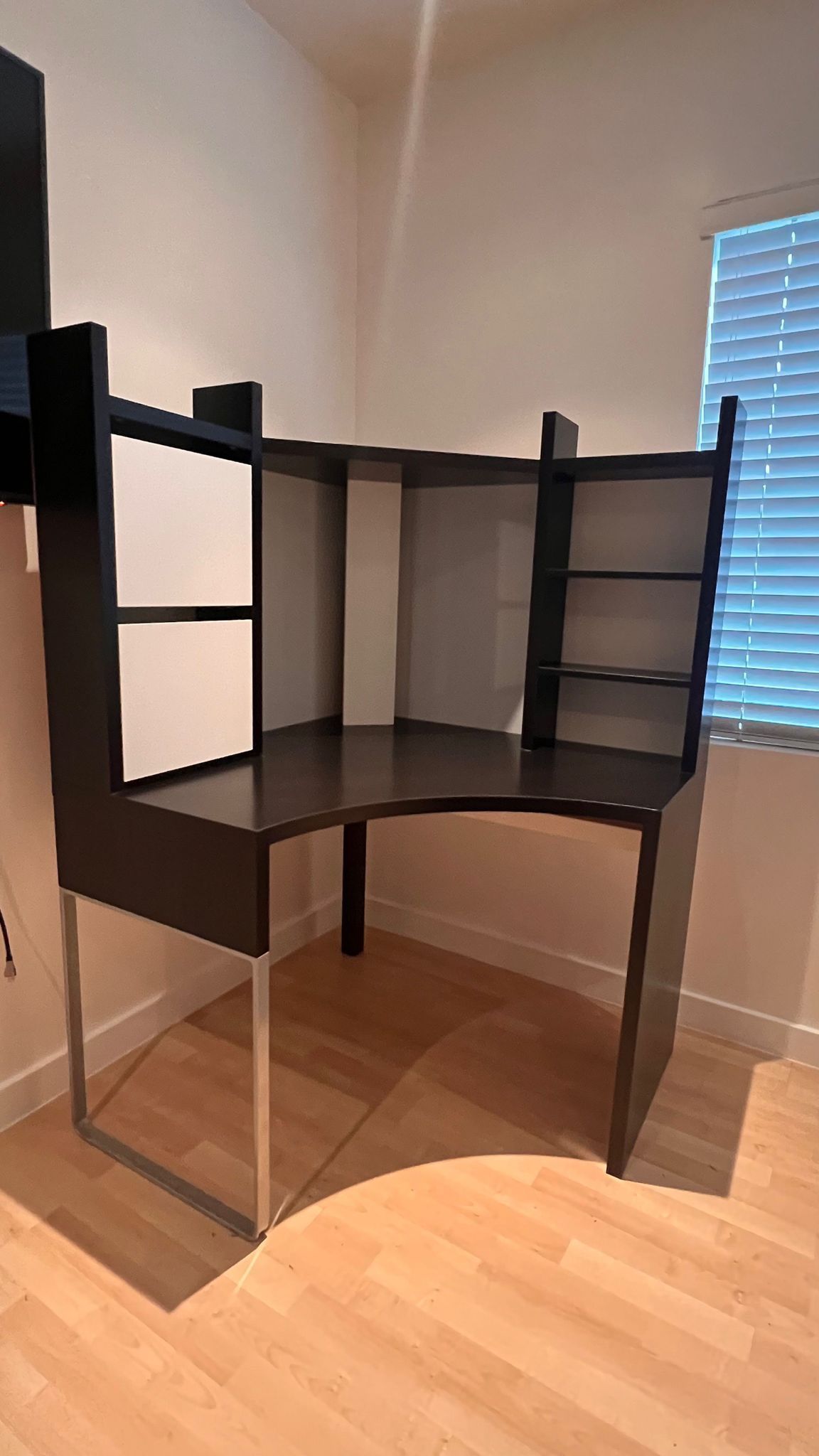 Corner Desk With Shelf Top