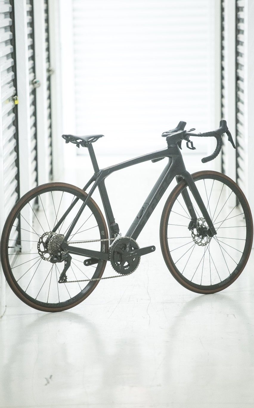 2024 Trek Domane SL Gen Shimano 105 Di2 12 speed 54cm