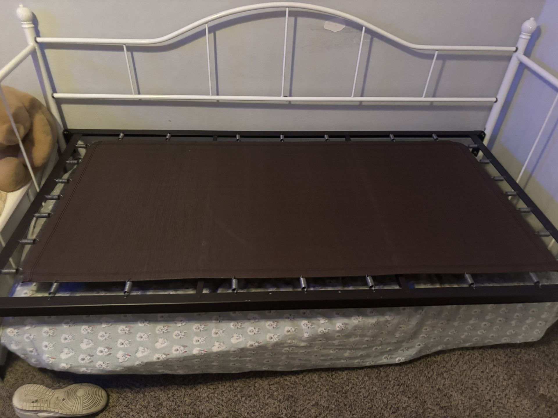 Trundle bed