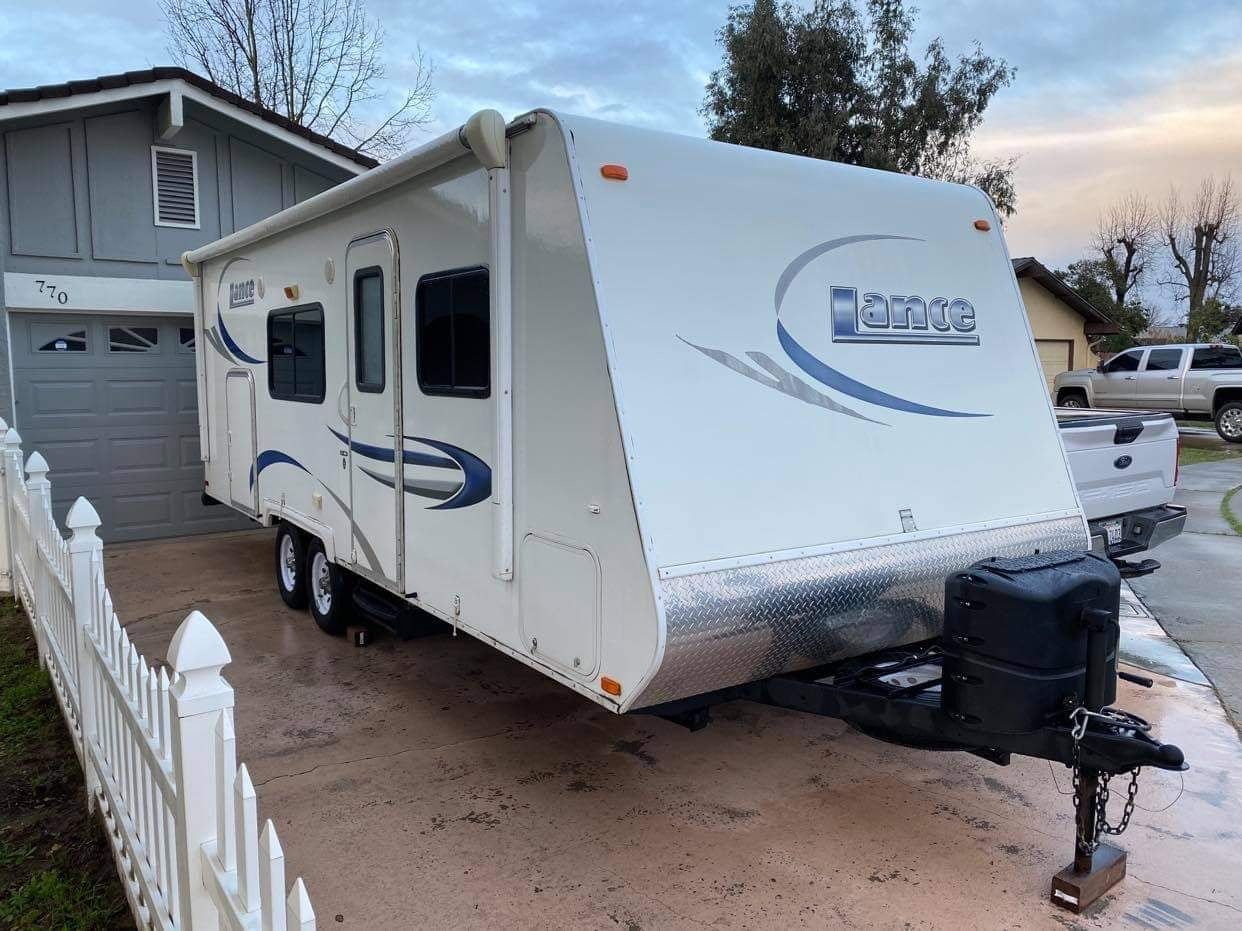 2010 Lance 2180 Camp Trailer
