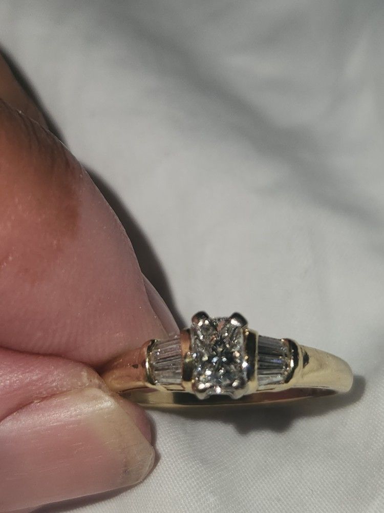 Diamond RING.  SIZE 7 1/2