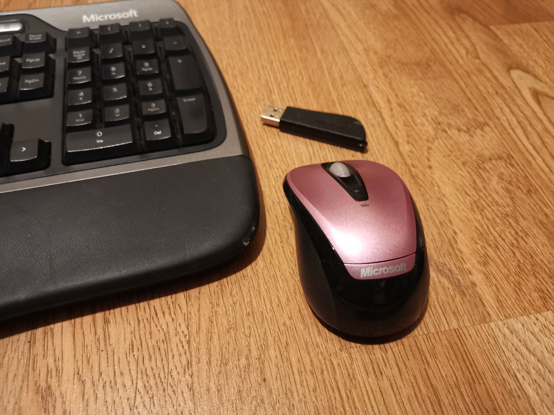 Keyboard Ergonómic and wireless Mouse