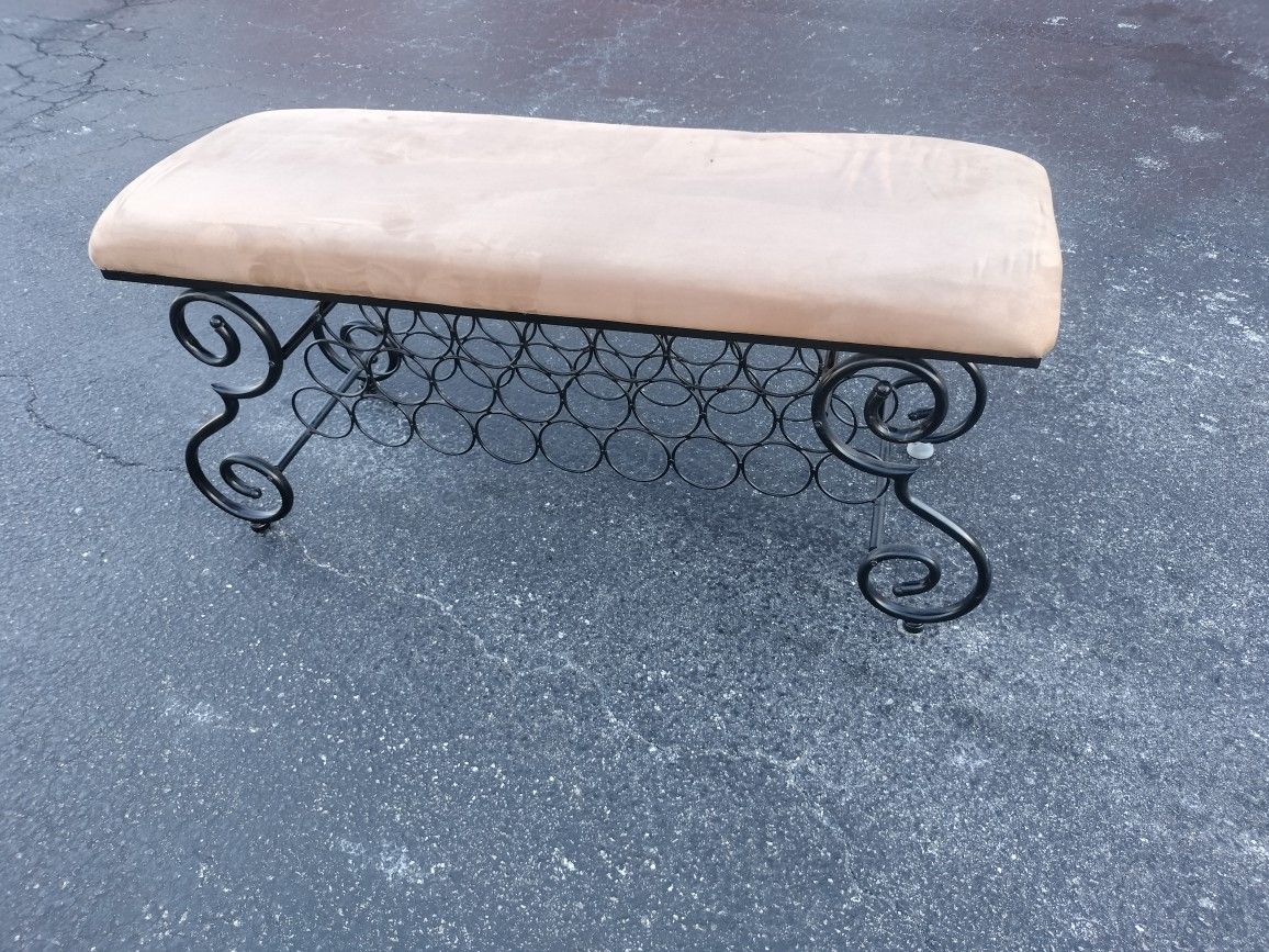 🍷 Unique Wine Cellar Sitting B – Rare Find! 🍷