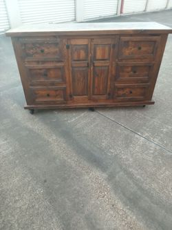 Cabinet / Dresser