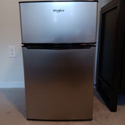 Whirlpool 3.1 cu ft Mini Refrigerator Stainless Steel WH31S1E