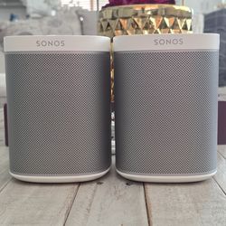 Sonos Play:1 WiFi 2x Speaker Set - White - Good Condition w/few cosmetic details