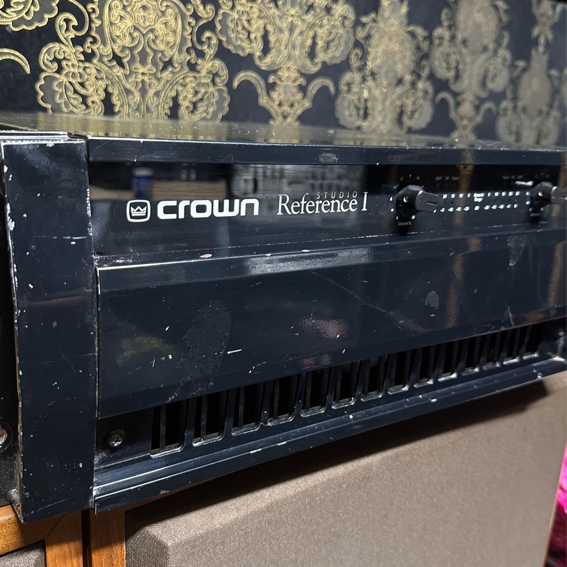 Crown Reference 1 Speaker Amp