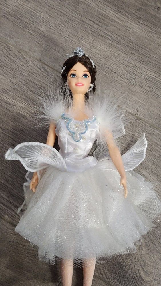 Barbie As Swan Queen