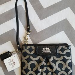 NWT. Signature Coach Wristlet
