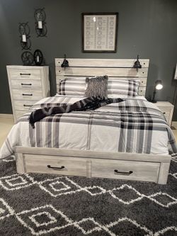 Whitewash Queen Panel Bed w/ 2 FB Storage Drawers, Dresser and Mirror / 3-piece
