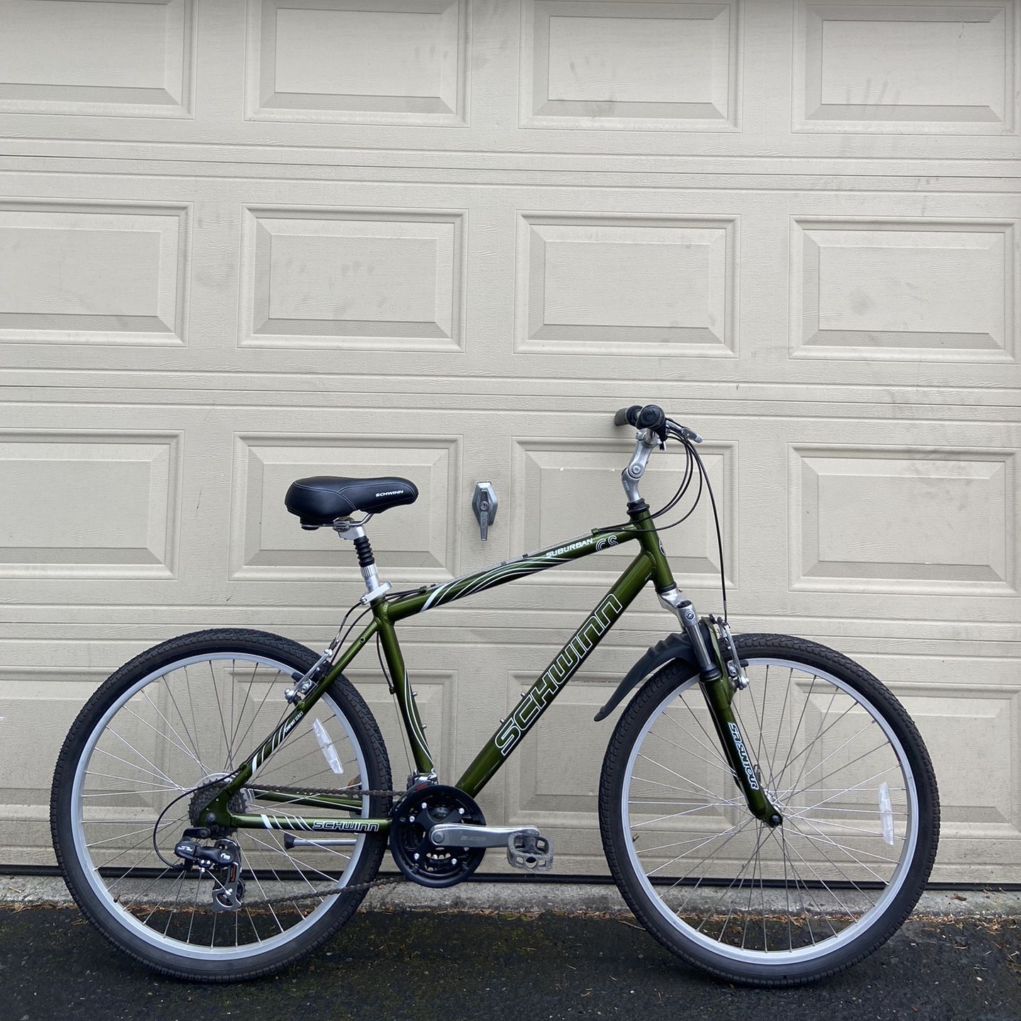 schwinn comfort-bicycles suburban Hybrid Bike, 26 Inch Mens and Womens Bike, 7-Speed Hybrid Bicycle, Front and Rear Linear Pull Brakes, Ergonomic Grips, Comfort Frame, Large Cushioned Seat, Fenders, Adult Bicycle Schwinn - Brandclub - Schwinn