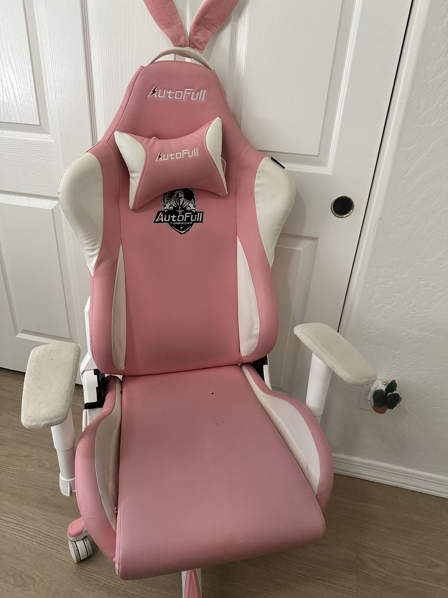 Autoful Pink Bunny Gaming Chair