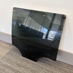 2015-2020 SUBURBAN YUKON XL REAR RIGHT PASSENGER SIDE DOOR WINDOW GLASS OEM