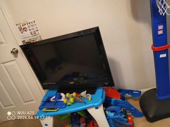 35 or 40-in TV