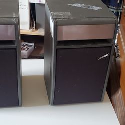 Bose model 141 bookshelf speakers