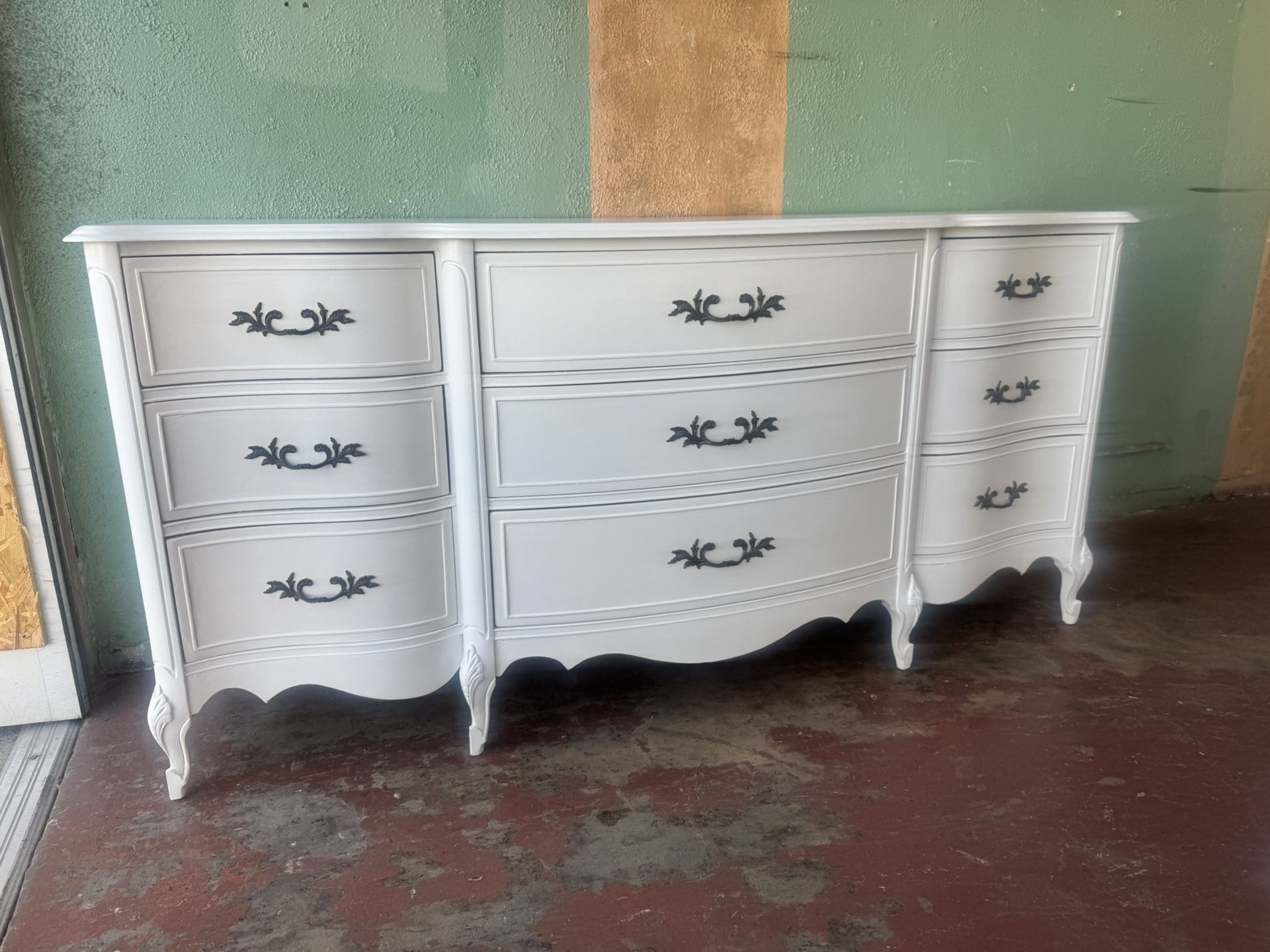 Stunning Long Spacious Dresser