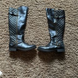 Woman’s Black Boots