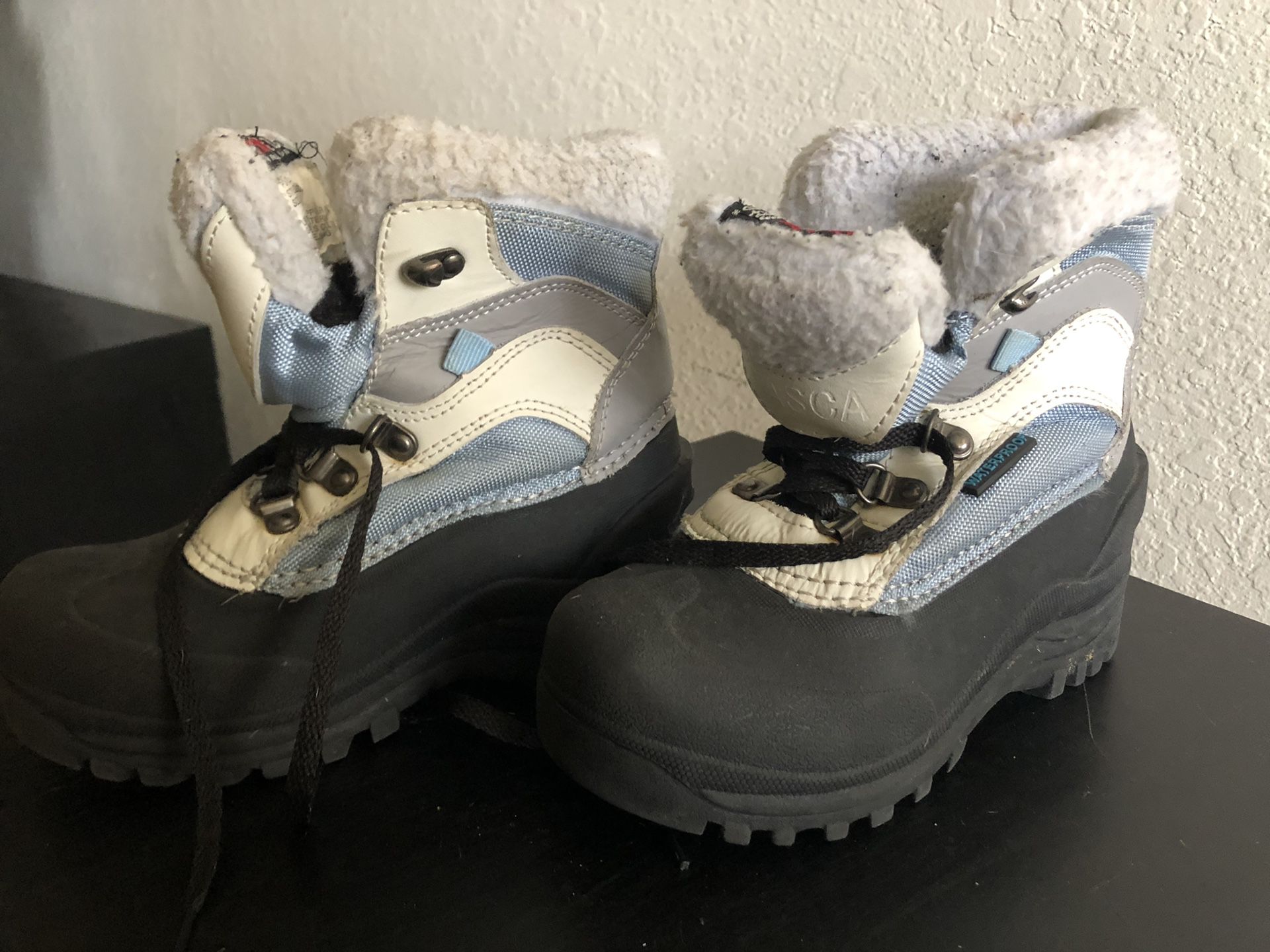 Blue Snow boots size 1y