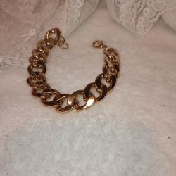 Beautiful Gold Tone Link Bracelet