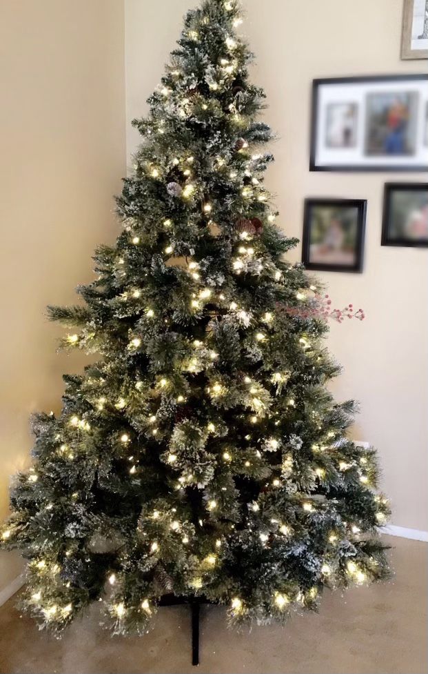 6 Ft Pre Lit With White Lights Christmas Tree