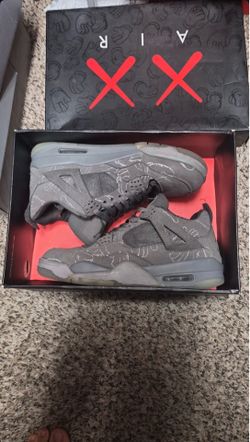 Kaws x air Jordan 4 cool grey